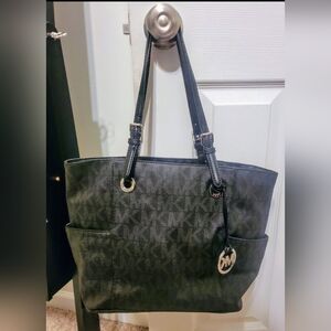 MK Jet set logo Tote